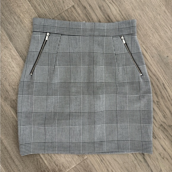 H&M Patterned Mini Skirt - Picture 1 of 3